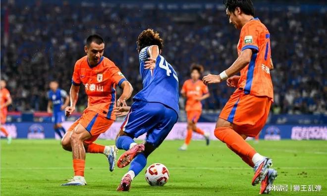 别被热身赛给骗了！山东泰山2-9惨败上海申花，只是试错不是崩盘